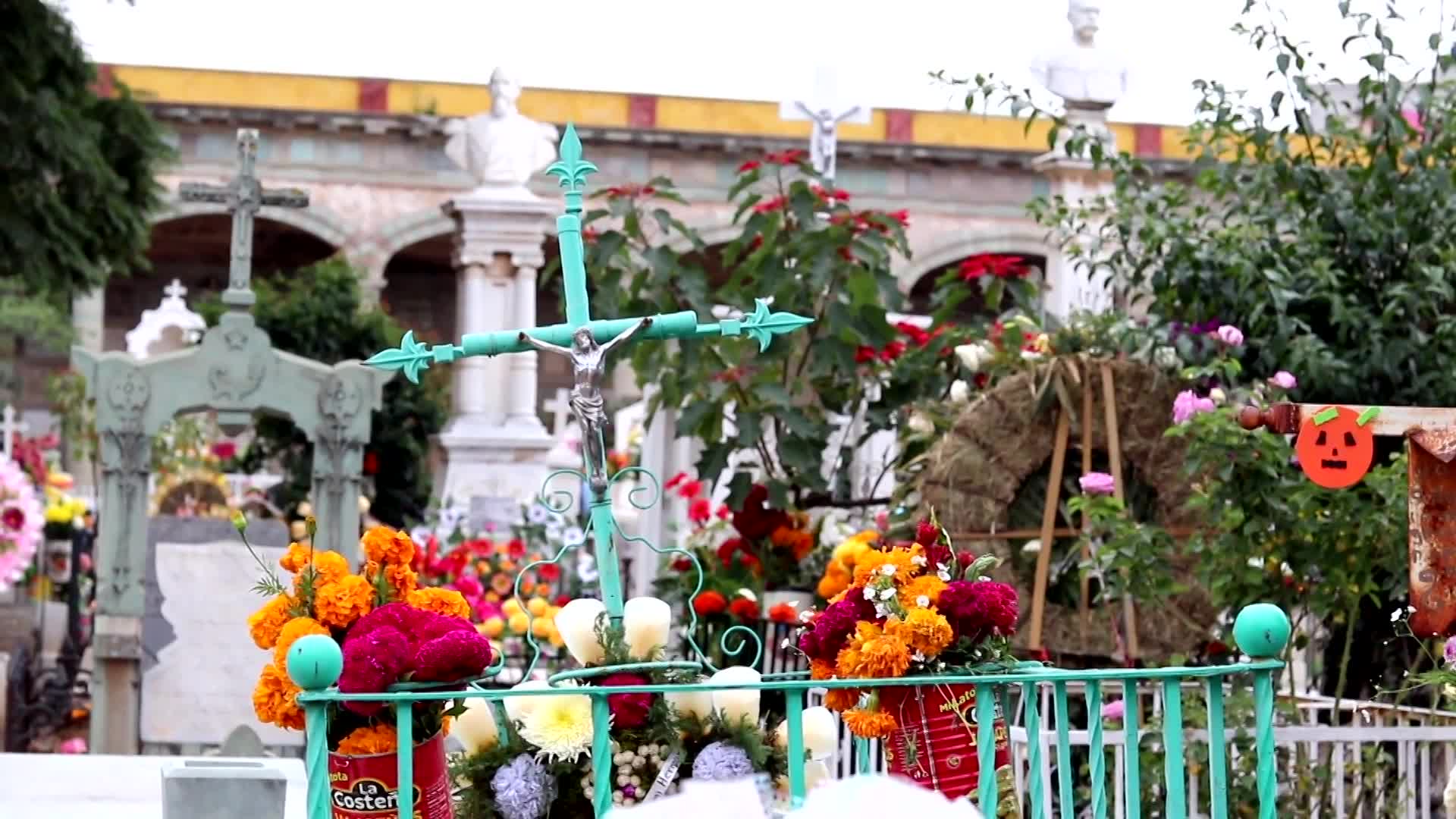 Día de Muertos: "Visiting a Mexican Cemetery for Day of the Dead"